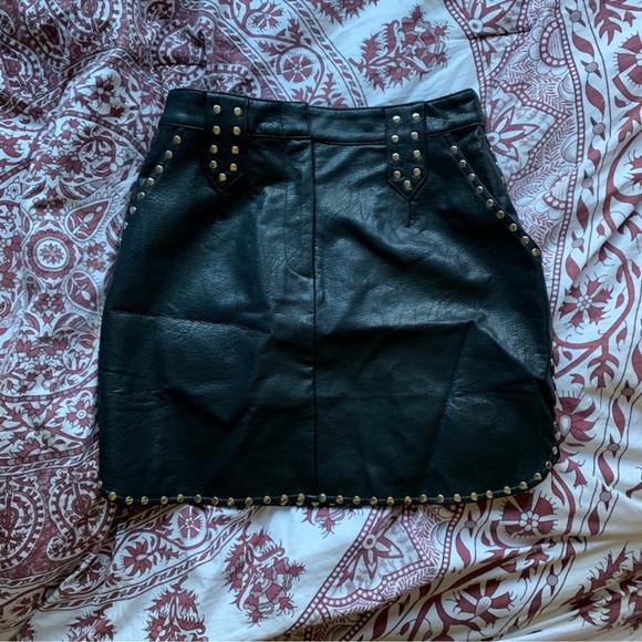 MINKPINK Nikita studded faux leather black skirt large - Picture 2 of 8